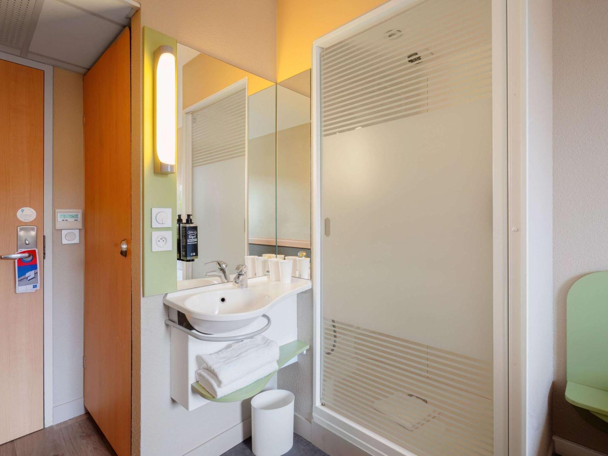 Ibis Budget Manosque Cadarache Exteriör bild
