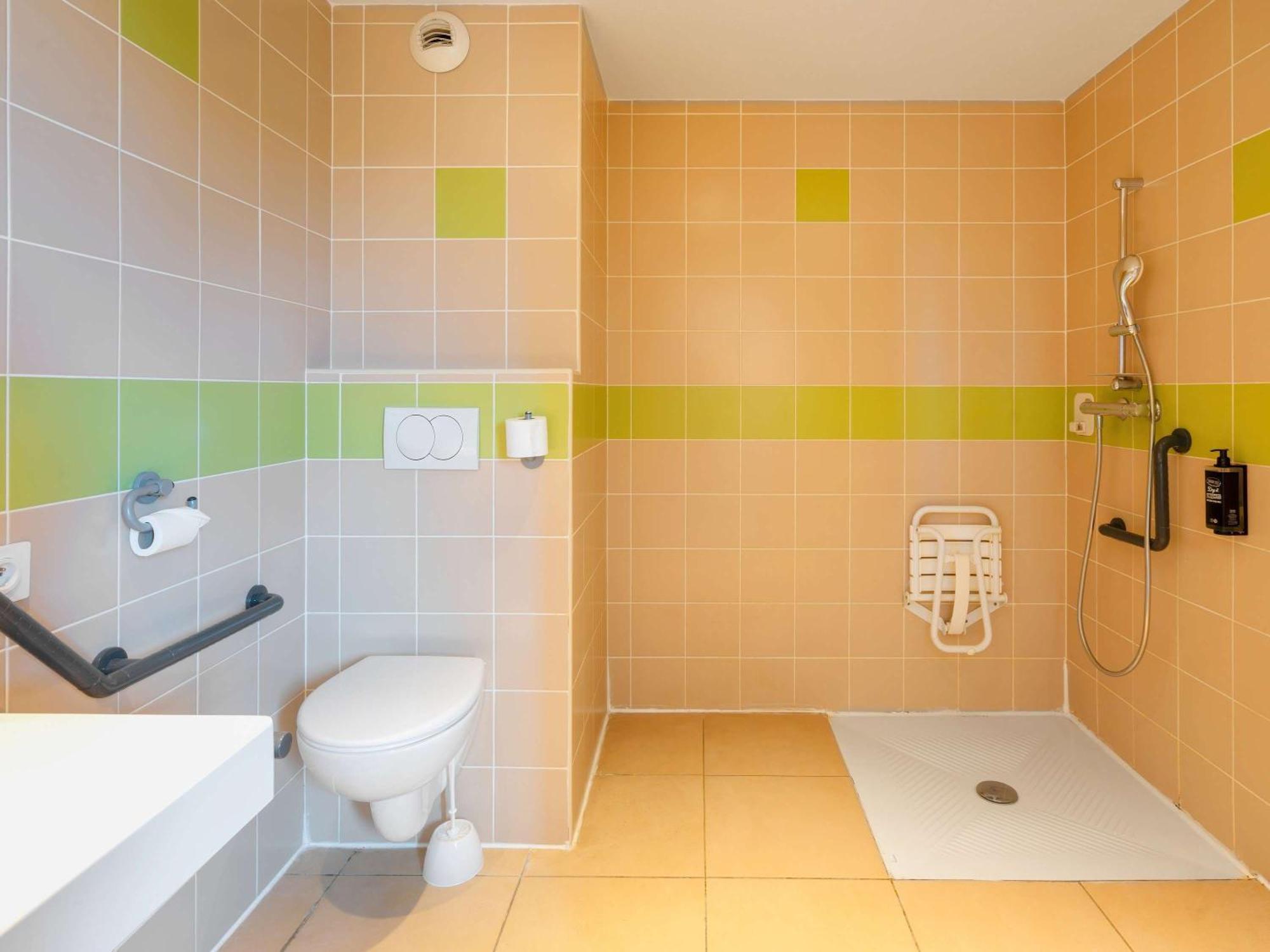 Ibis Budget Manosque Cadarache Exteriör bild