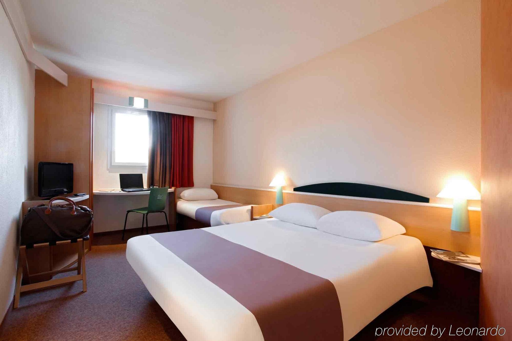 Ibis Budget Manosque Cadarache Exteriör bild